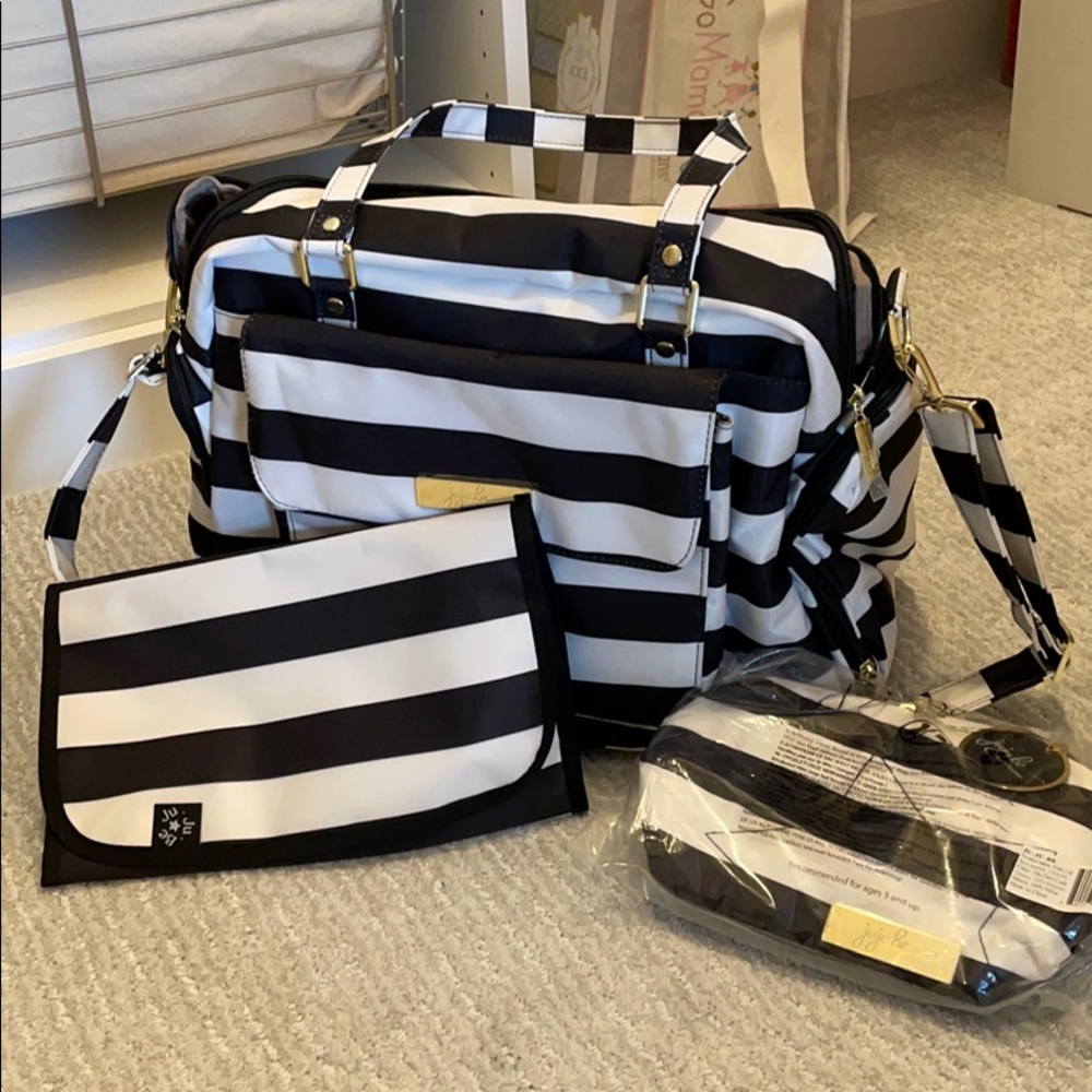 Jujube “be pumped” w/ changing pad & 2 “fuel cell”
